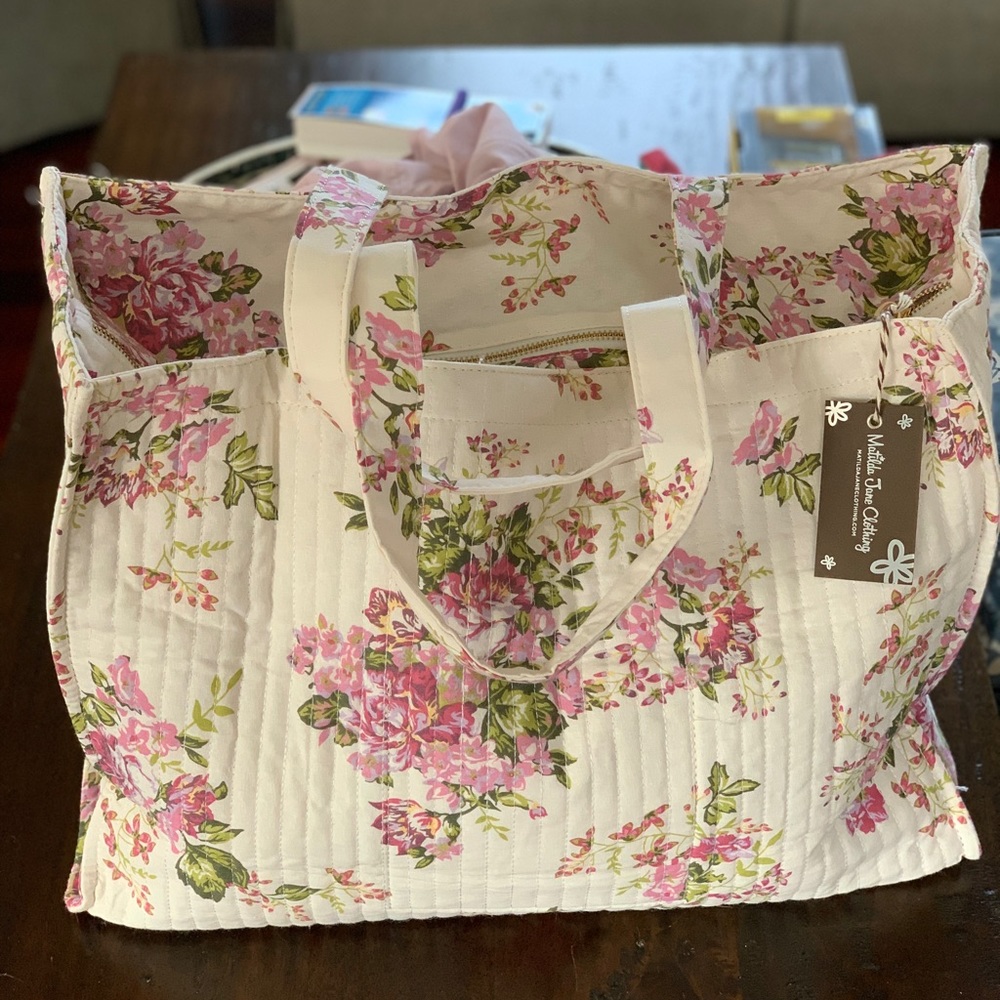 NWT MATILDA JANE Tote Carry-on. Lined. Gorgeous Cotton Floral Print.